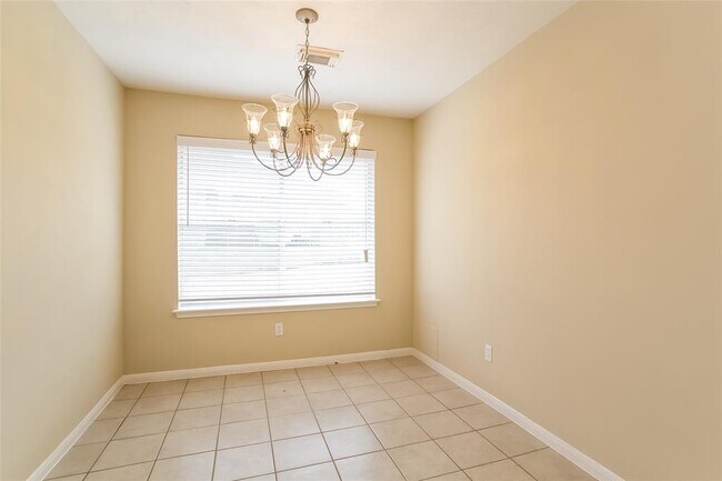 Building Photo - 10911 Waterview Cir