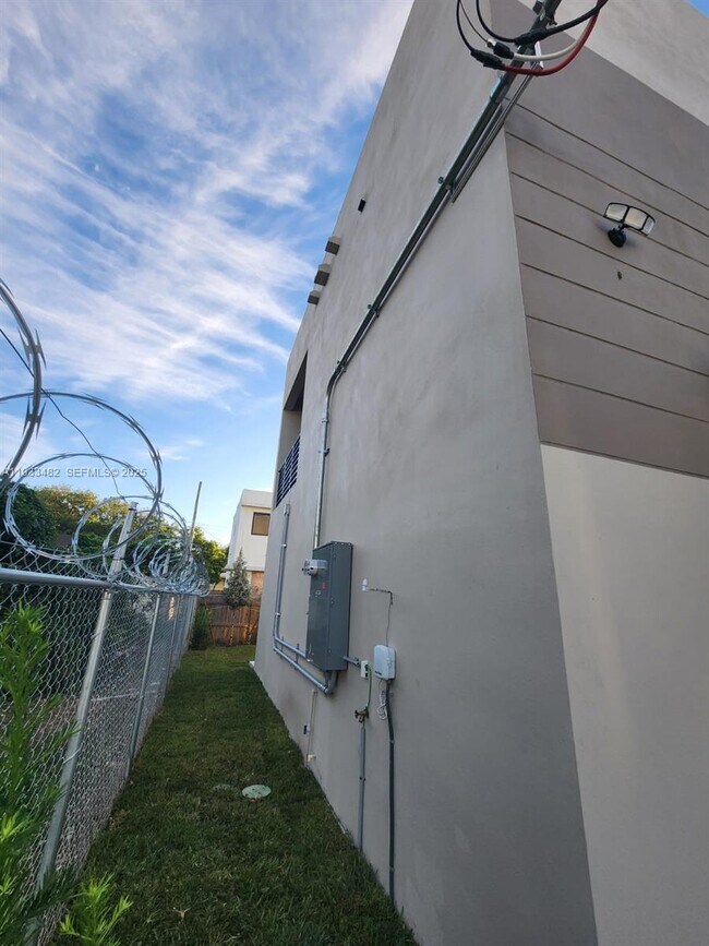 Building Photo - 6233 NW 20th Ave