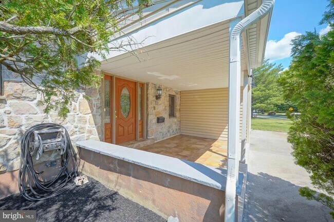 Foto del edificio - 701 Crestbrook Ave
