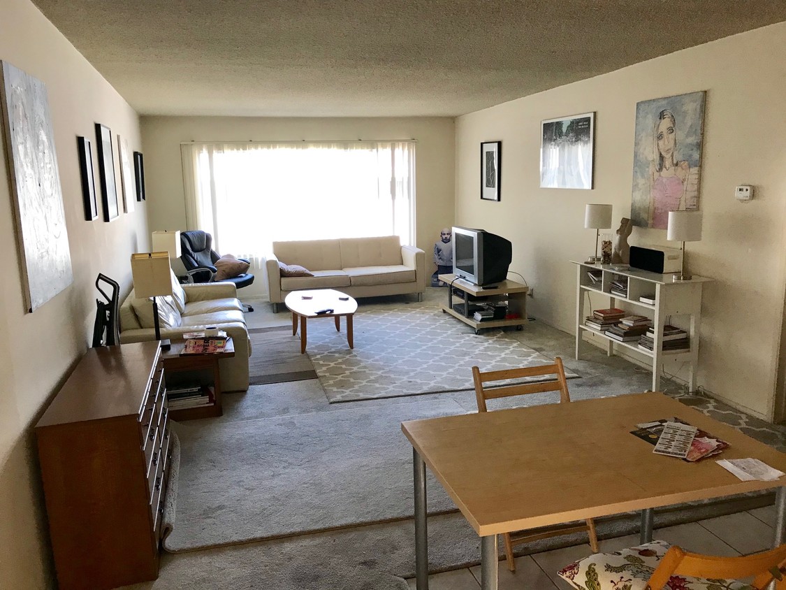 1 room for rent in 3 bedroom apt. - 266 S El Molino Ave