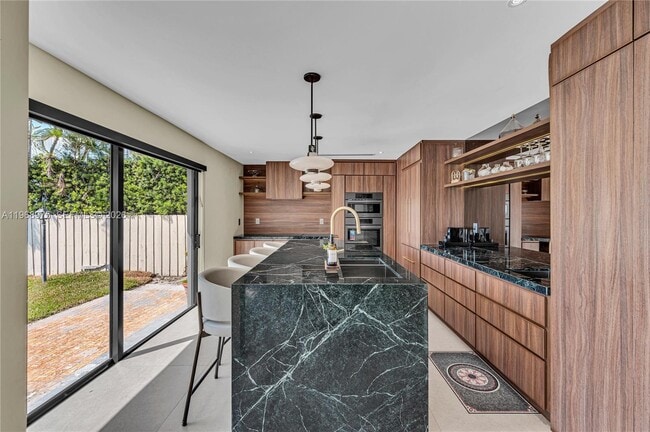 Foto del edificio - 1170 S Biscayne Point Rd