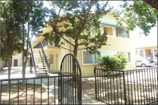 Building Photo - 595 N Summit Ave