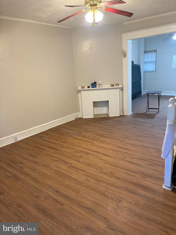 Foto del edificio - 5813 Hadfield St