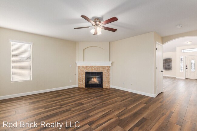 Foto del edificio - 3 br, 2.5 bath House - 1696 E Galveston St