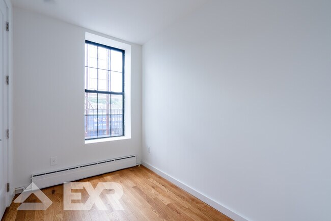 Building Photo - 909 Dekalb Ave