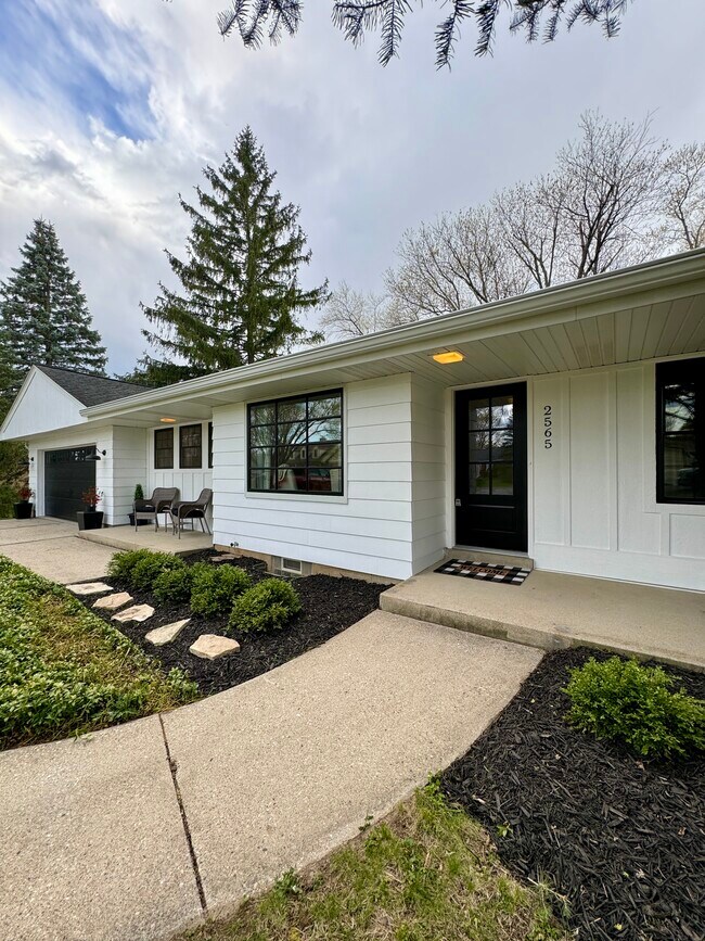 Building Photo - 2565 El Rancho