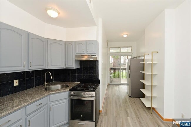 Foto del edificio - 407 30th St
