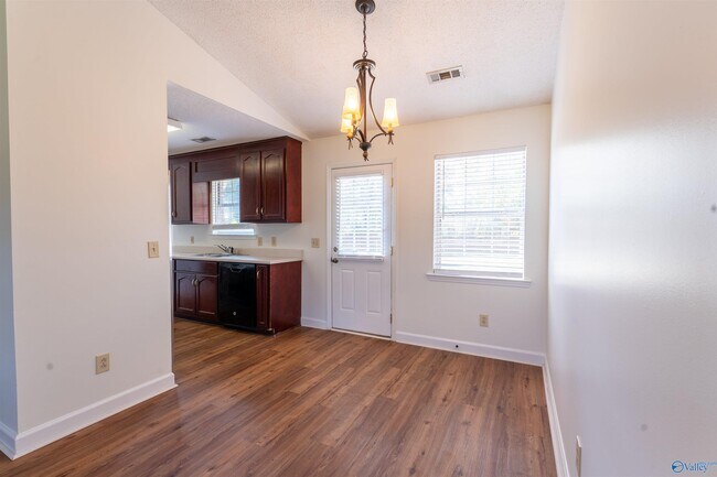 Foto del edificio - 896 Toney Rd