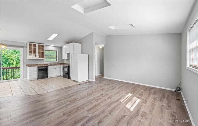 Building Photo - 548 N Hainesville Rd