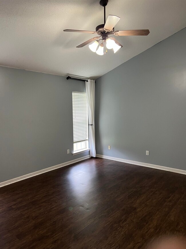 Foto del edificio - 9837 Oldham Dr