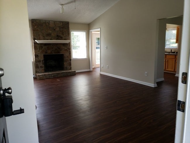 Building Photo - 109 Molly Bette Drive