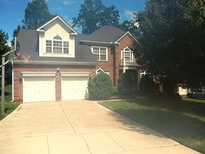 Building Photo - 10612 River Forest Dr