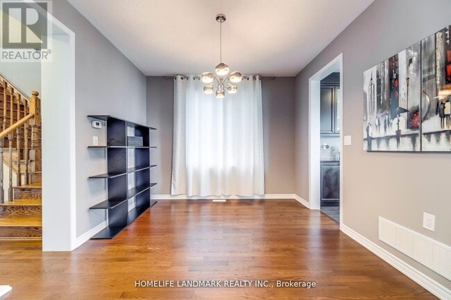 Building Photo - 186 Degraaf Cres