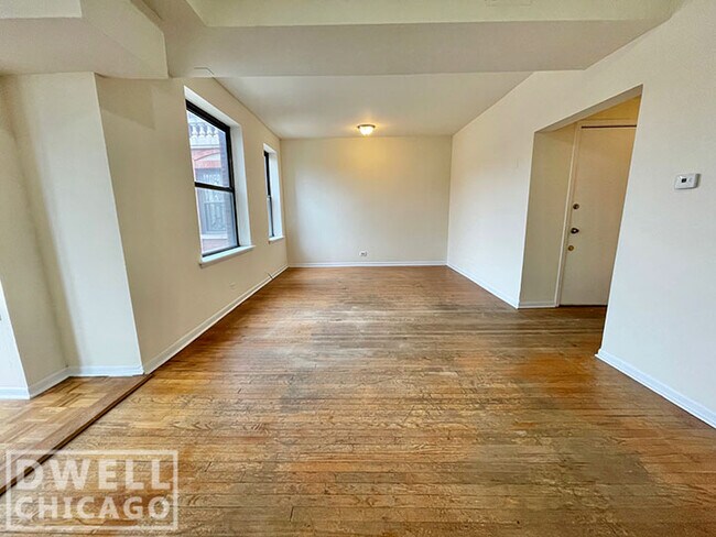 Foto del edificio - 2337 N Kedzie Blvd
