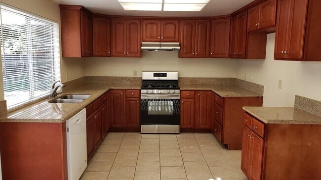 Building Photo - 26078 Redbluff Dr