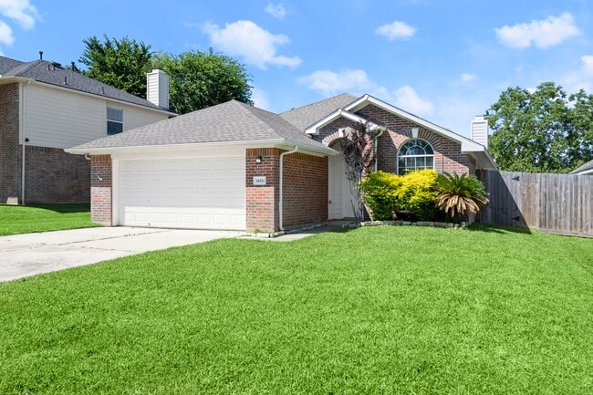 Building Photo - 18454 Sunrise Pines Dr