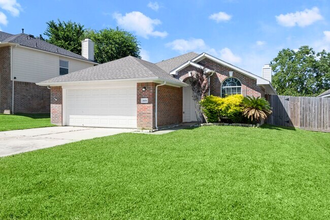 Foto del edificio - 18454 Sunrise Pines Dr