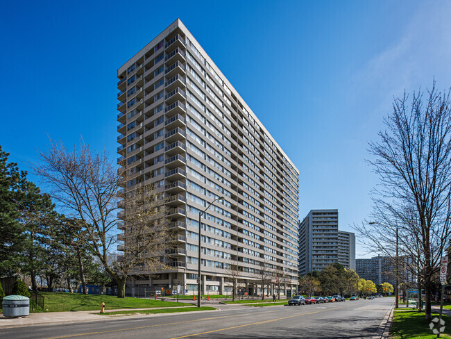 Building Photo - 53 Thorncliffe Park Drive