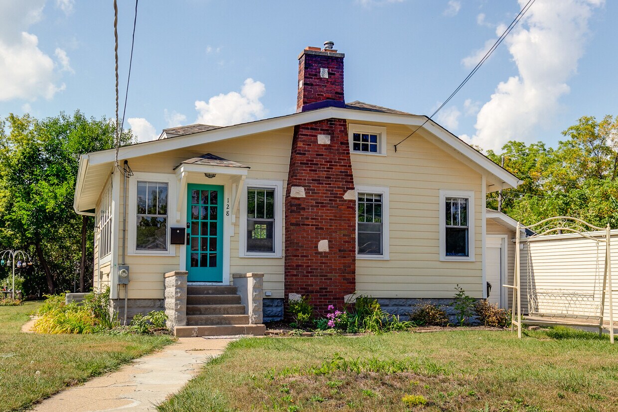 Primary Photo - 128 Grant St