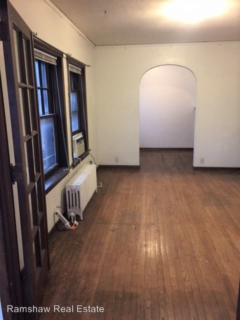 Building Photo - 1 br, 1 bath Room For Rent - 402 S. Race St