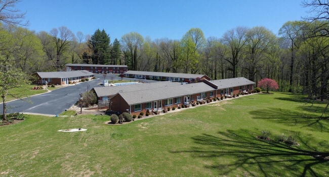 Building Photo - Meadowood Garden