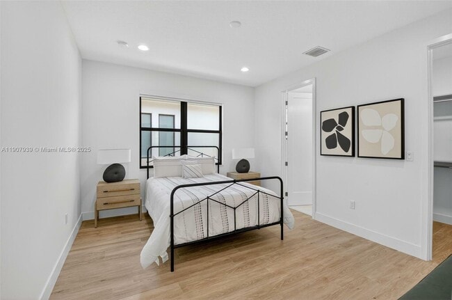 Foto del edificio - 8356 Royal County Down Rd