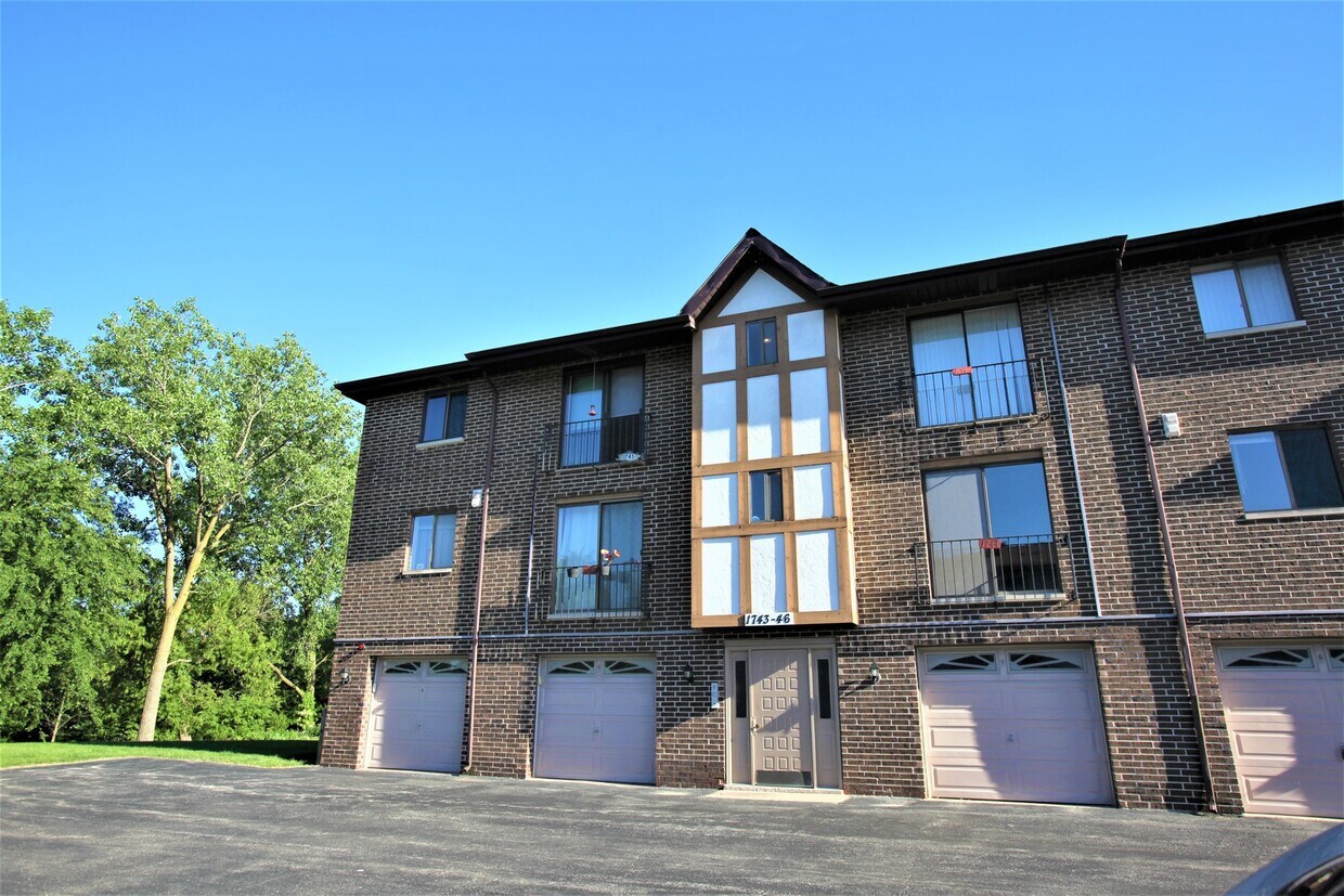 1744 S Washington St Unit 1744, Naperville, IL 60565 Condo for Rent