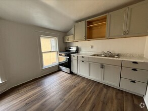 Building Photo - 808 W Walnut St