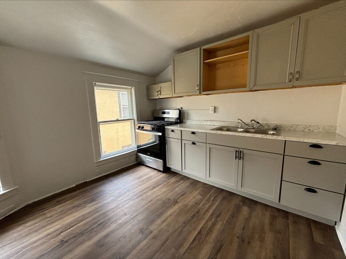 Foto principal - 808 W Walnut St