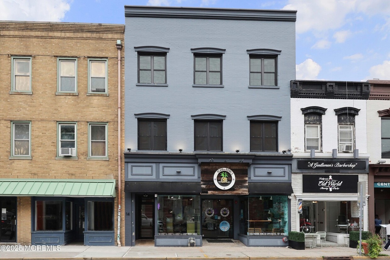 Primary Photo - 14 W Front St