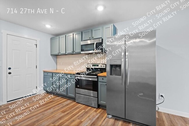 Building Photo - 714 27th Ave N