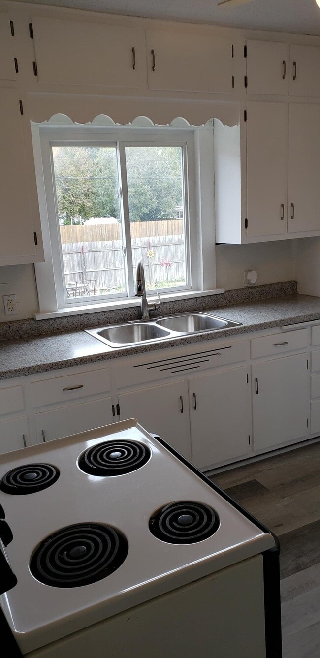 Building Photo - 2976 Iowa St