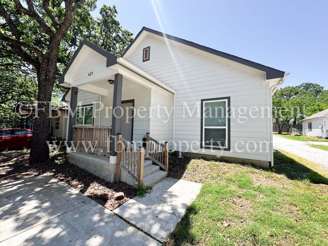 Building Photo - 427 Jannie St