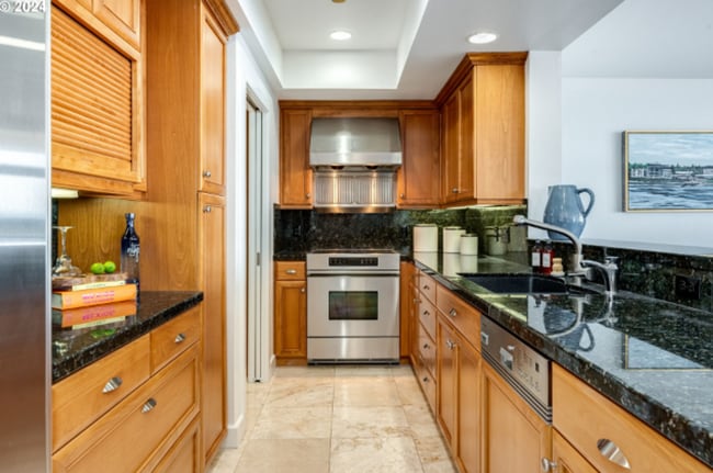 Building Photo - Elegant Riverfront Condo with Panoramic Views & Modern Comforts in Vancouver, WA