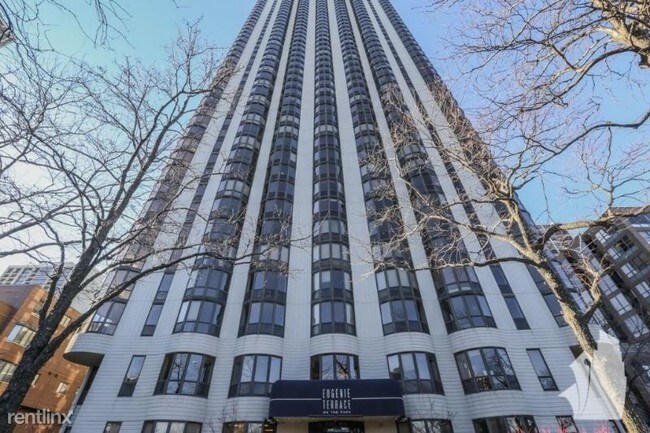 Building Photo - 1725 N Clark St