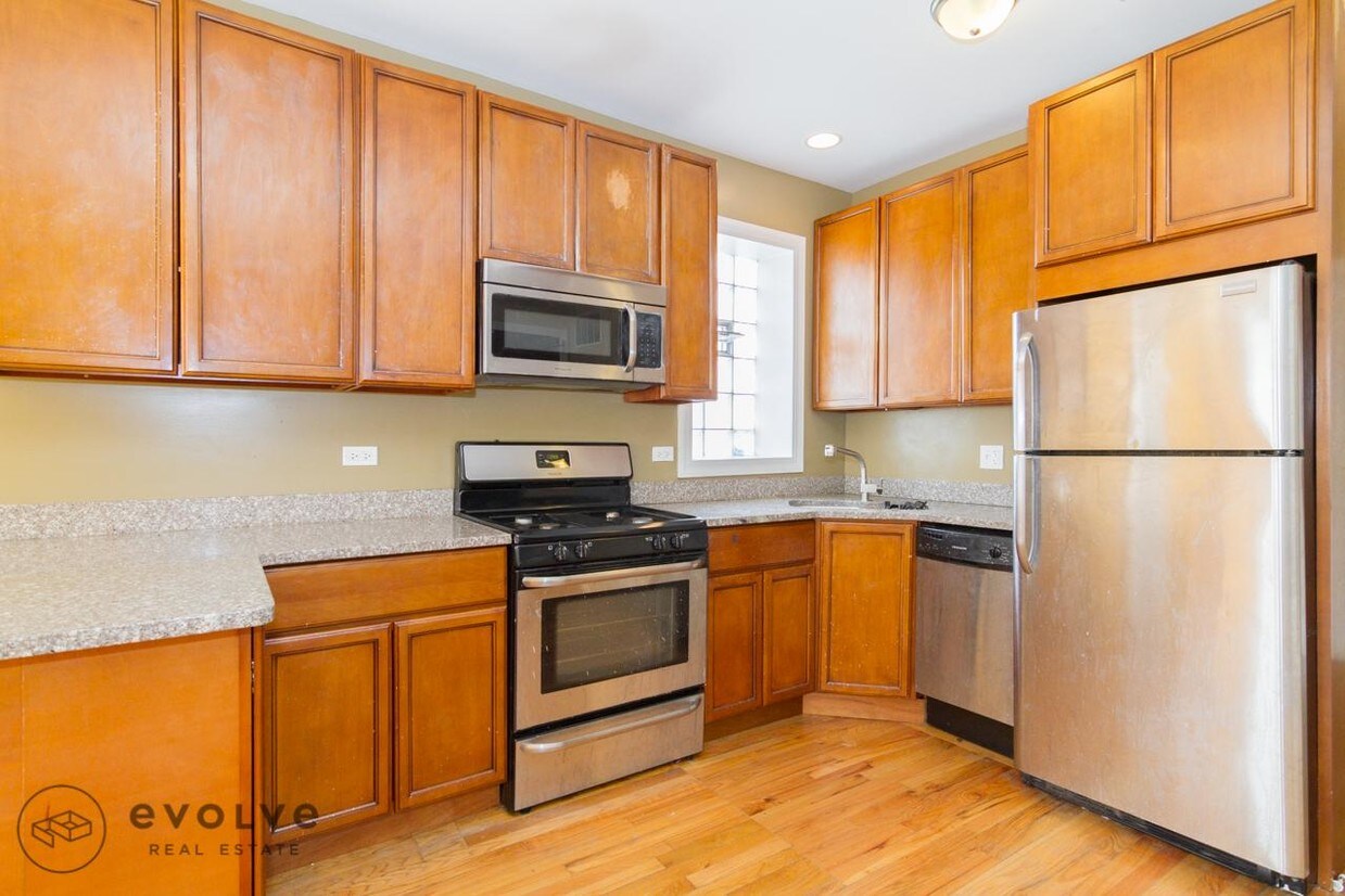 Primary Photo - 3735 N Kimball Ave
