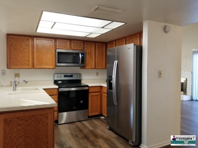 Building Photo - Great location next to Papago Buttes Park
