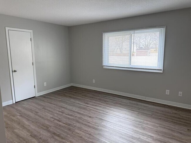 Foto del edificio - 1014-1028 Shagbark Drive - 3