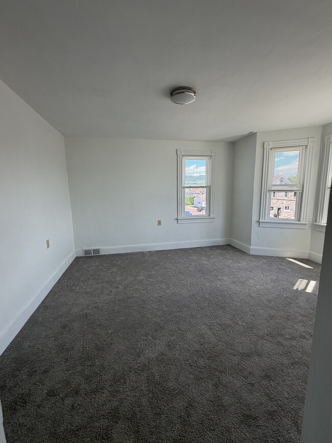 Building Photo - 1202 2nd Ave