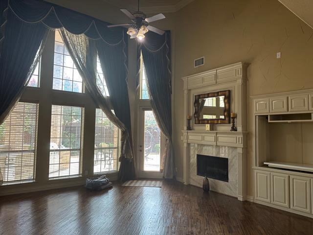 Foto del edificio - 8013 Sutherland Ln