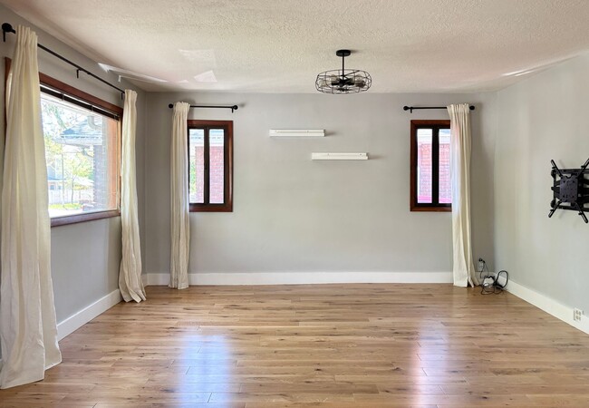 Foto del edificio - Beautiful Renovation in Liberty Wells!