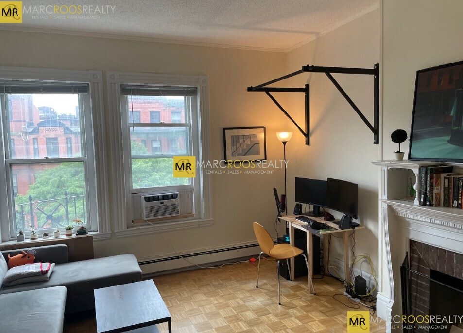 Primary Photo - 290 Newbury St
