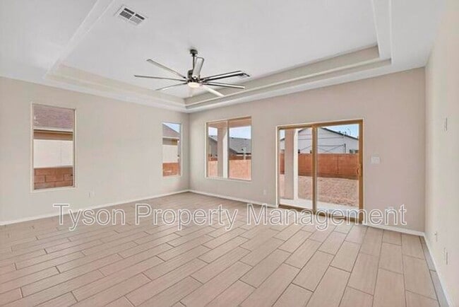 Foto del edificio - 247 Needle Ave SW