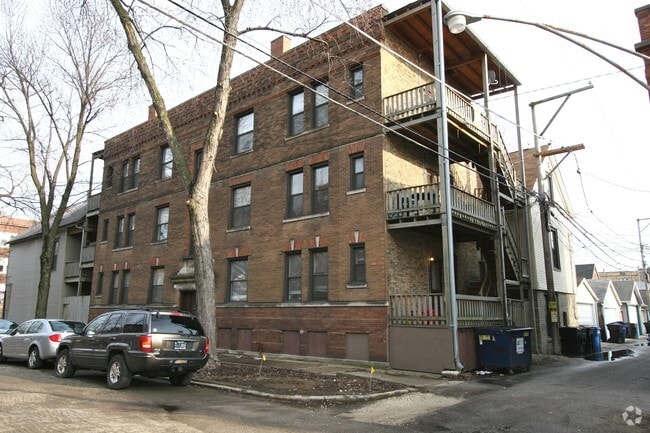Building Photo - 1641 W Waveland Ave