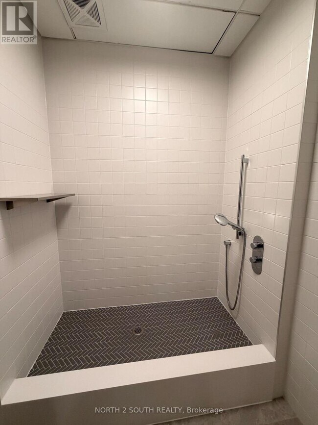 Building Photo - 1720 Bayview Ave