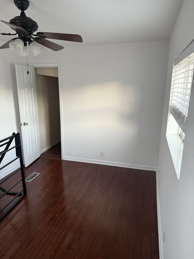 Foto del edificio - 553 Elsmere St