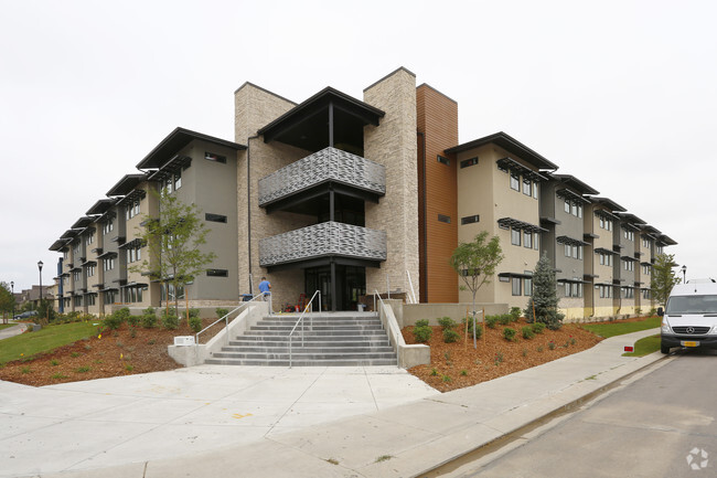 Exterior - Spring Creek Apartments