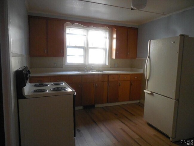 Building Photo - 618 Addison St