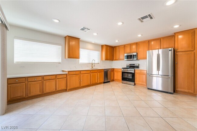 Building Photo - 698 Iron Bridge St