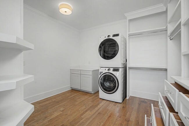Building Photo - 118B Fern Ave